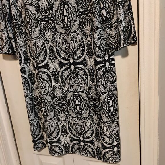 Tacera Black and White Patterned Dress - Picture 3 of 16